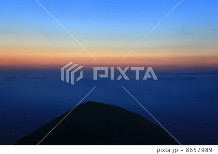 阿蘇・天空の道の夜明け 8652989