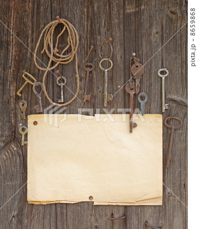 old paper and keys 8659868