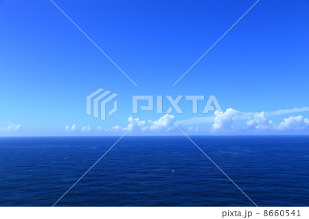 ヨーロッパの最西端ロカ岬から眺める大西洋 8660541