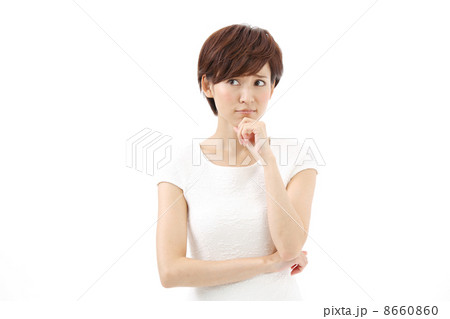 悩む女性 8660860