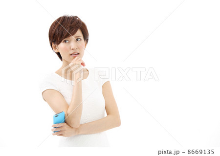 悩む女性 8669135