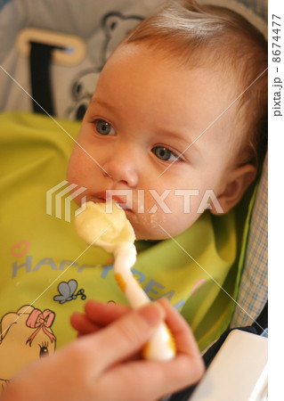 Spoon-feeds Spoon-feeds 8674477