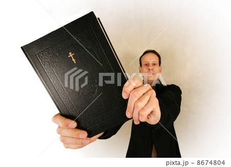 Man with bible 8674804