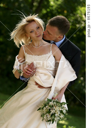 Newly married pair 8676193