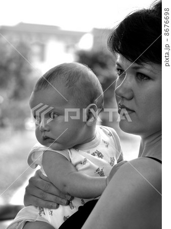 Happy mum and her child Happy mum and her child 8676698