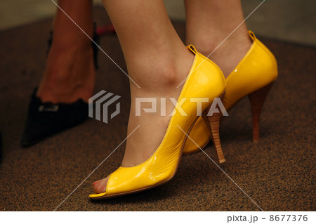 Yellow shoes 8677376