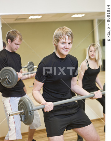 Group of people lifting weights 8681834