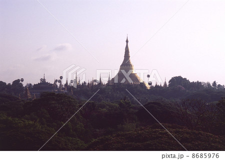 ミャンマーの風景 ヤンゴンの寺院 シュエダゴンパゴダ ミャンマーの風景 ヤンゴンの寺院 シュエダゴンパゴダ 8685976