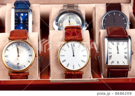 box with wristwatches 8686209