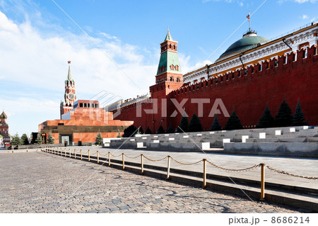 view of Kremlin wall on Red Square in Moscow view of Kremlin wall on Red Square in Moscow 8686214