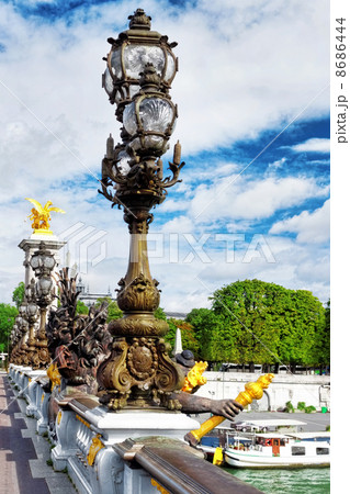 Pont Alexandre III bridge (1896) spanning the river Seine. Decor 8686444