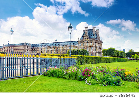 Park des Tuileries and the Louvre Museum.Paris, France 8686445