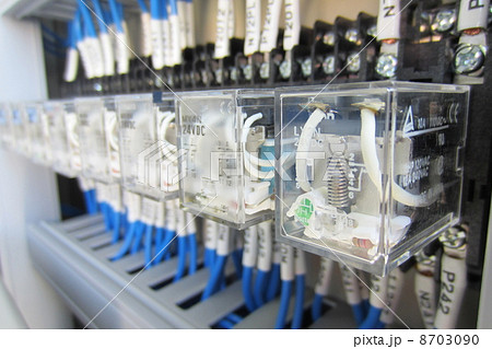 操作盤や制御盤のリレー回路 8703090