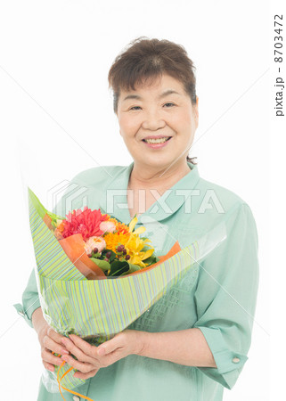 シニアの女性 8703472