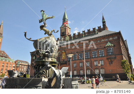 コペンハーゲン市庁舎前噴水 8705140