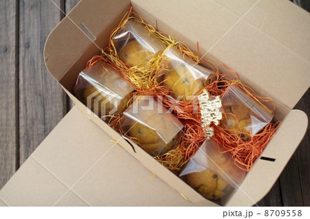 ハロウィン用に作った手作りのかぼちゃマフィンのラッピング 8709558