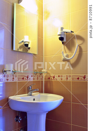 Light fitting and basin in a modern bathroom Light fitting and basin in a modern bathroom 8710991