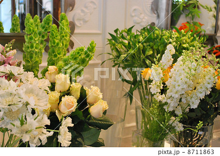 ヨーロッパのフラワーショップ 8711863
