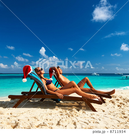 Couple on a beach 8711934