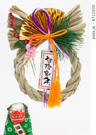 しめ縄と獅子舞 8712930