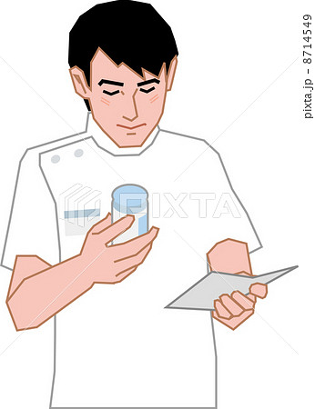 薬と処方箋をチェックする薬剤師 8714549