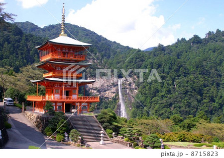青岸渡寺と那智の滝 8715823