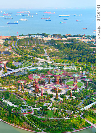 Gardens by the Bay bird's eye view 8716441