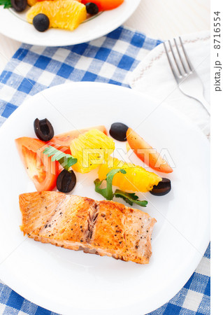 Salmon with oranges, tomatoes and olives 8716554