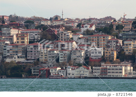 houses in Istanbul on banks of Bosphorus Strait houses in Istanbul on banks of Bosphorus Strait 8721546