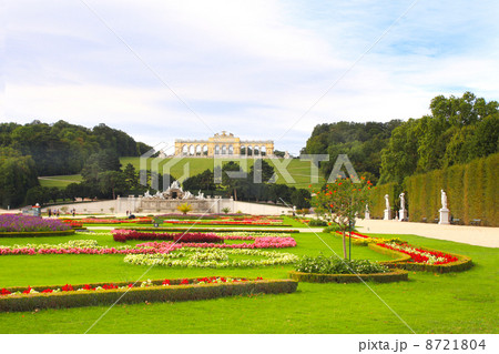 Gloriette and Schonbrunn gardens, Vienna 8721804