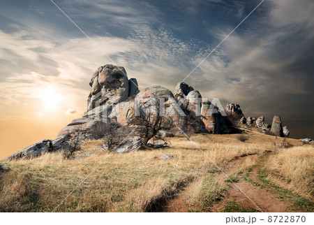 Road to the Valley of Ghosts 8722870