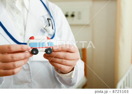医者と救急車 8725103