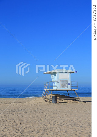 カリフォルニアの青い空と海 8727552