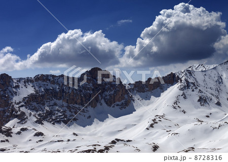 Snow mountains and blue sky with cloud in nice day 8728316