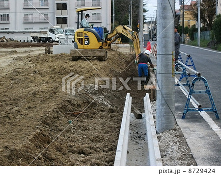 宅地開発は側溝工事から始まる 8729424