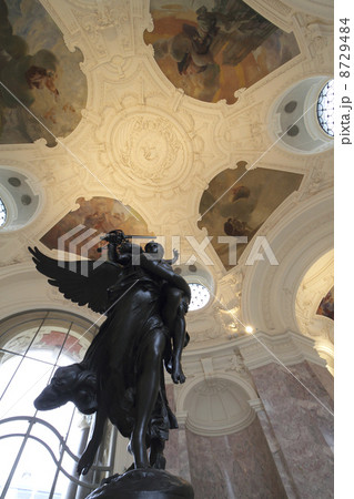 パリ市立プティ・パレ美術館　天井壁画と彫刻      Petit Palais, Musée des Beaux-Arts de la Ville de Paris 8729484