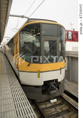 近鉄特急　楽 8730045