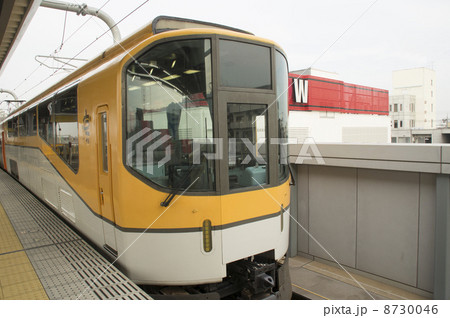 近鉄特急　楽 8730046