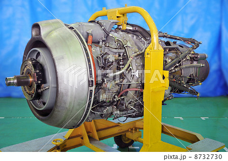 飛行機のエンジン 8732730