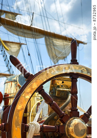 Old ship wheelの写真素材 [8732965] - PIXTA