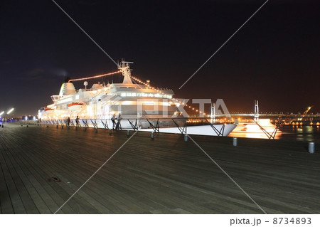 横浜港・大さん橋 (Ōsanbashi Pier) 8734893