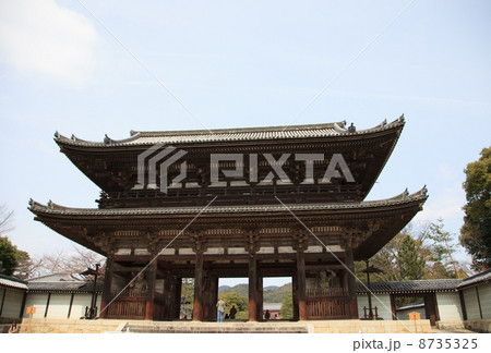 仁和寺の仁王門 仁和寺の仁王門 8735325