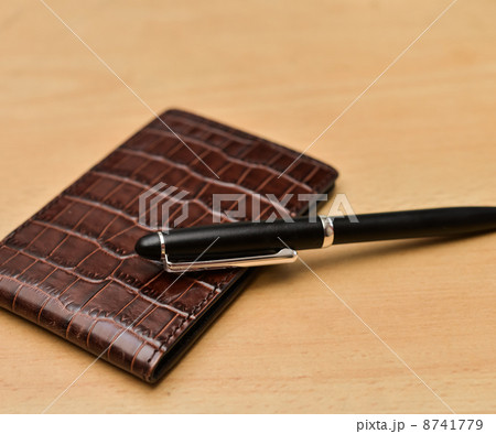 ペンと名刺ケース 8741779
