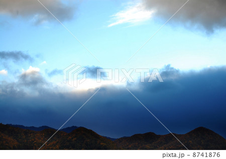 曇りのち晴れ 8741876