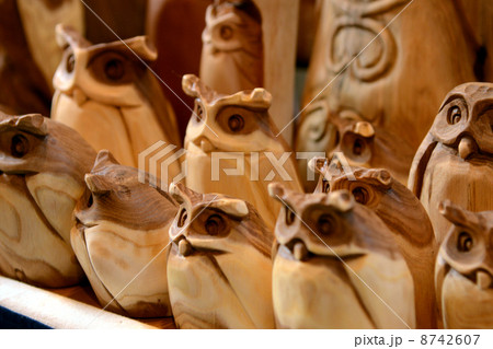フクロウの民芸品 8742607