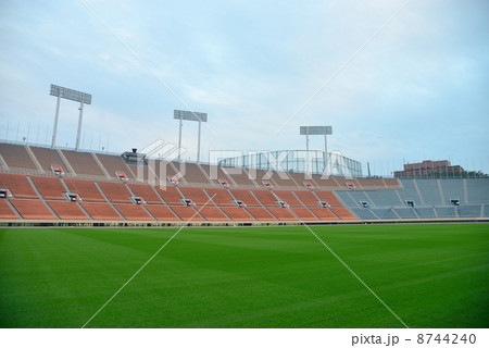 国立競技場と聖火台 8744240