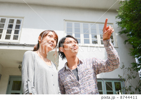 若い男女のポートレート 若い男女のポートレート 8744411