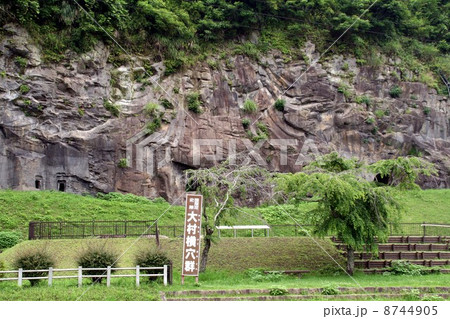 人吉駅から見た大村横穴群(正面) 人吉駅から見た大村横穴群(正面) 8744905