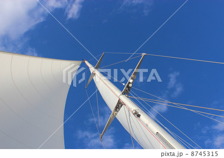 ヨットのマスト 8745315
