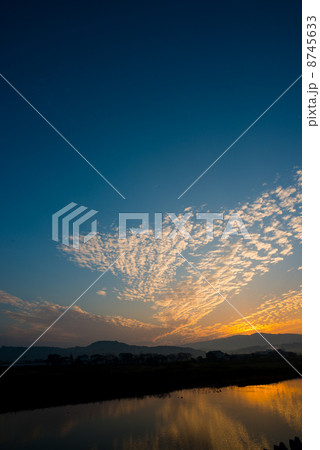 朝焼けの鱗雲 空と雲の写真素材 朝焼けの鱗雲 空と雲の写真素材 8745633